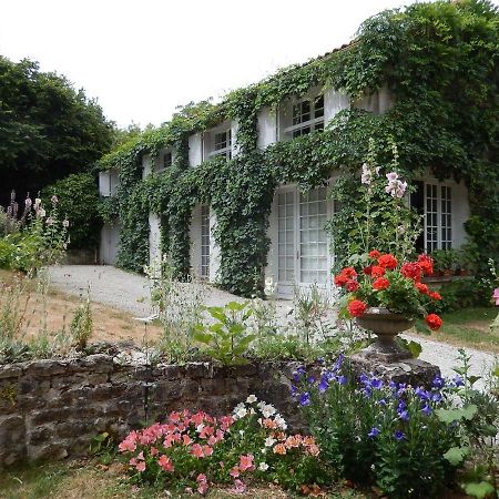 Le Petit Massigny Acomodação com café da manhã Les Velluire-sur-Vendee Exterior foto