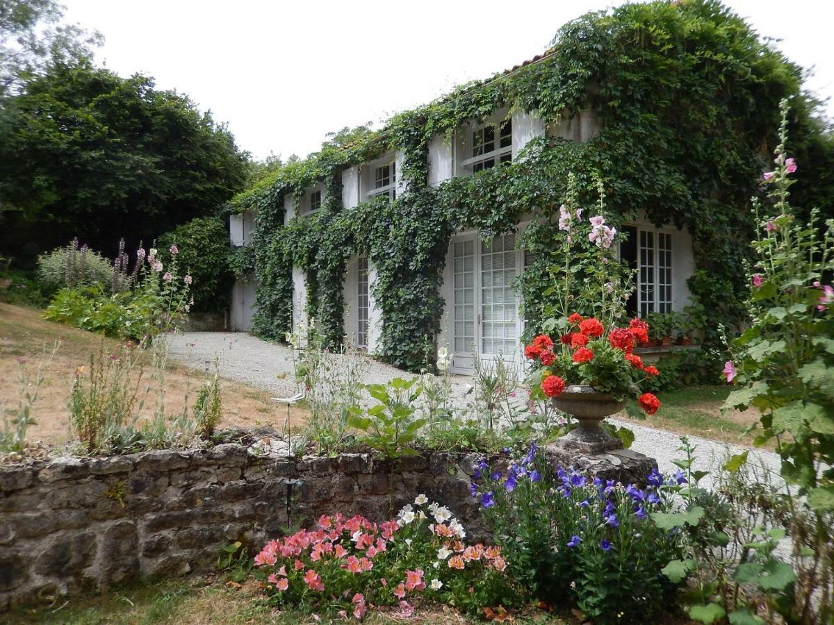 Le Petit Massigny Acomodação com café da manhã Les Velluire-sur-Vendee Exterior foto